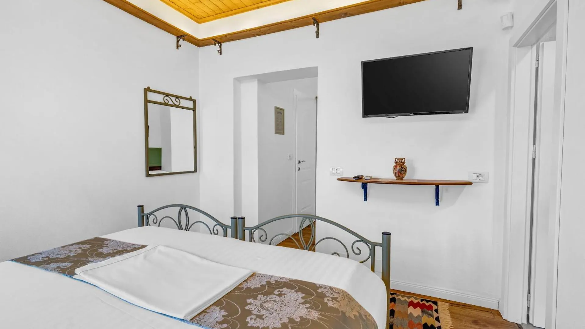 Bed & Breakfast The Well House - Unesco Berat