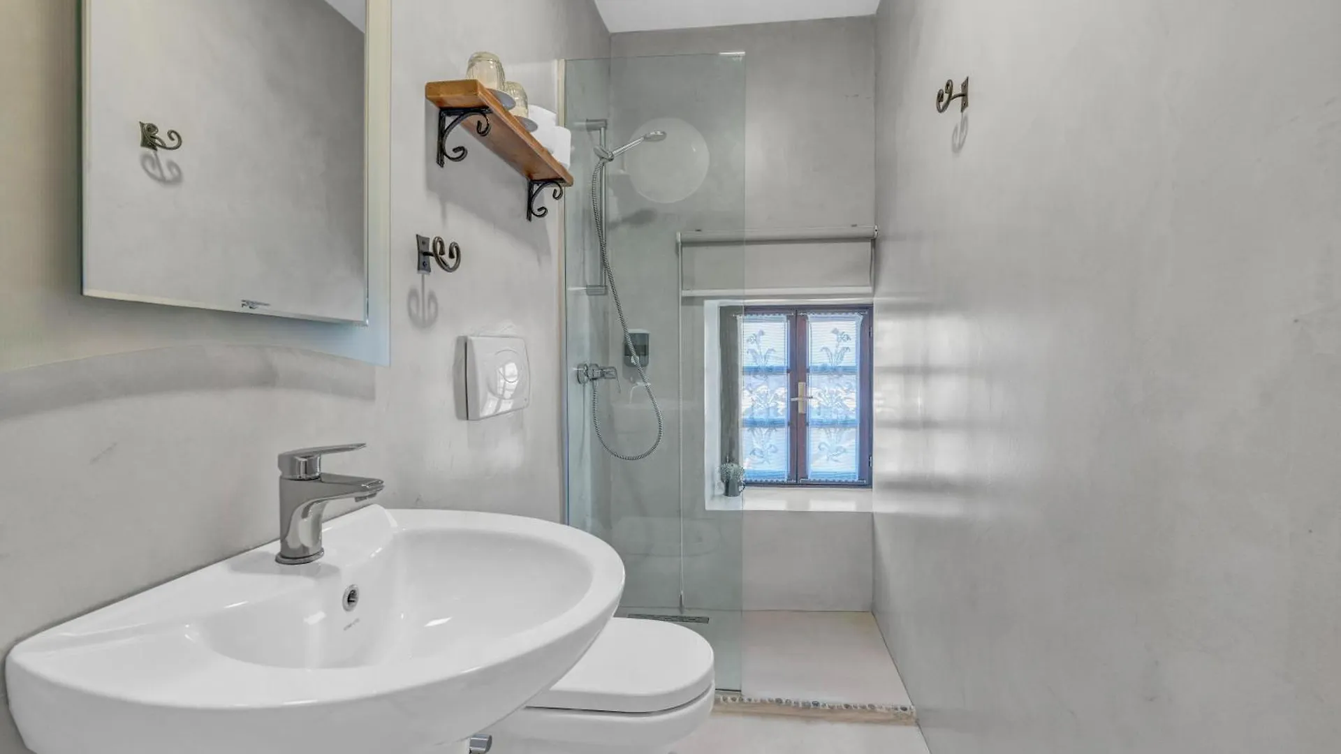 The Well House - Unesco Berat Bed & Breakfast