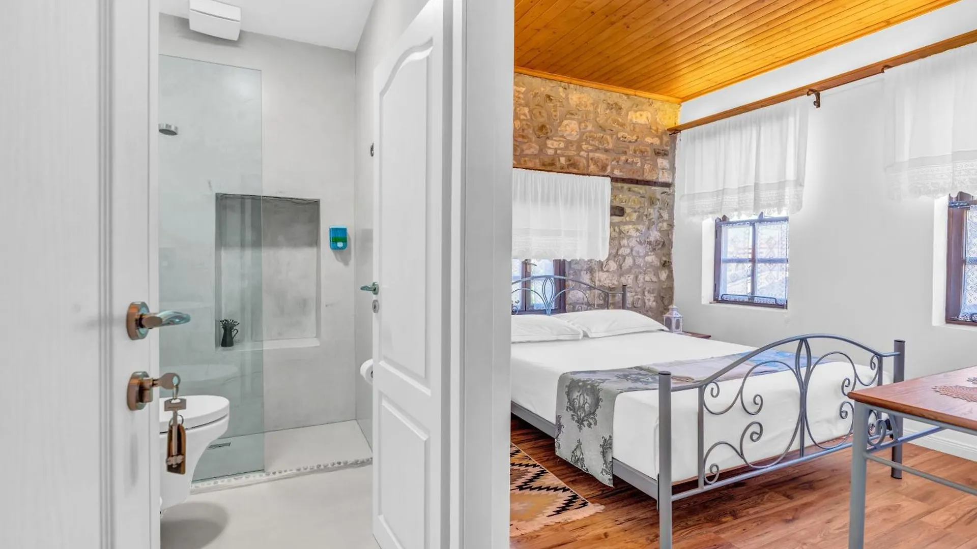 The Well House - Unesco Berat Bed & Breakfast